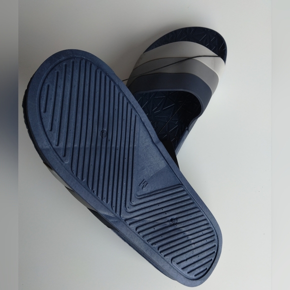 Slippers - Picture 3 of 3